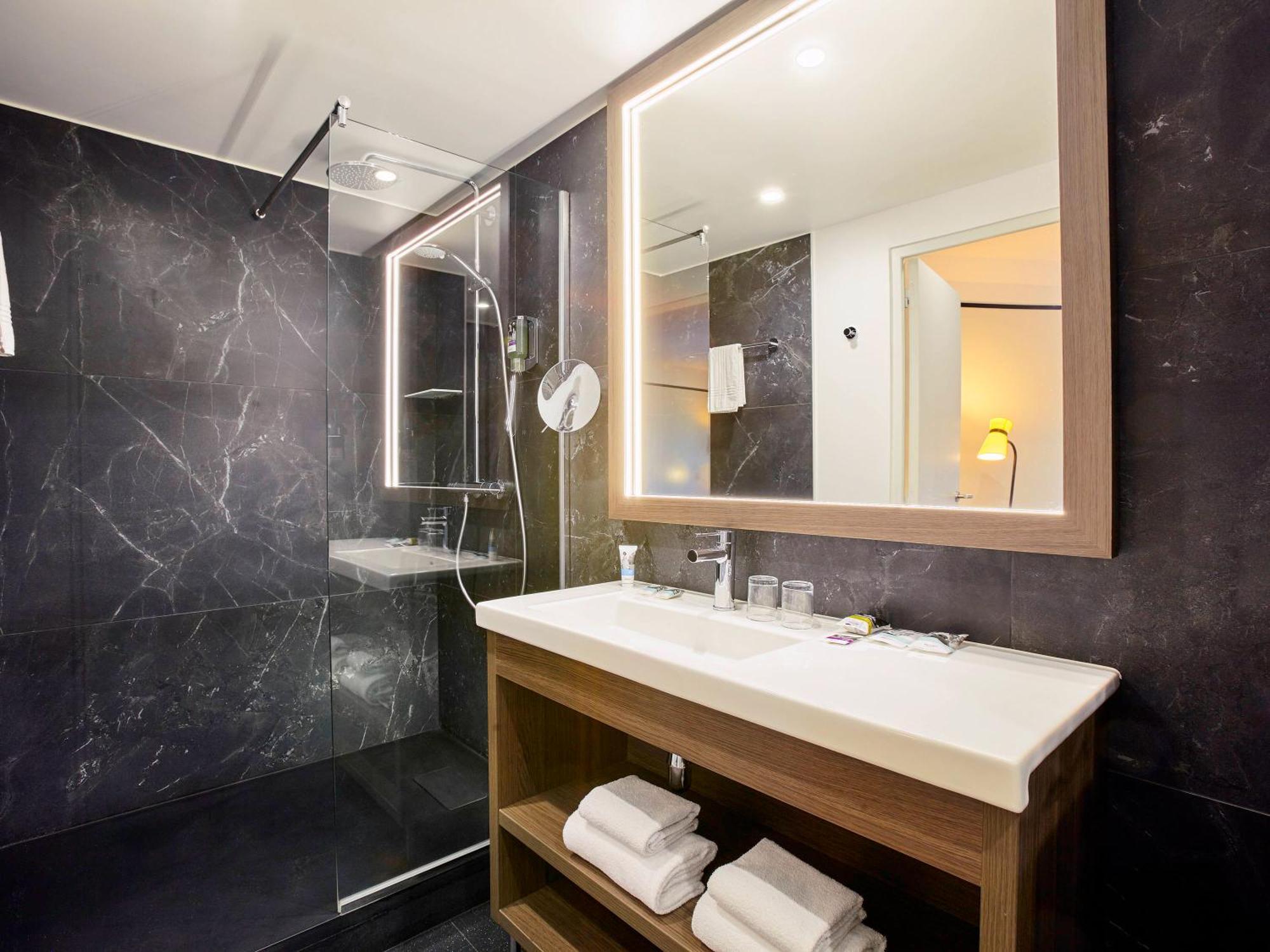Mercure Paris Saint-Ouen Esterno foto
